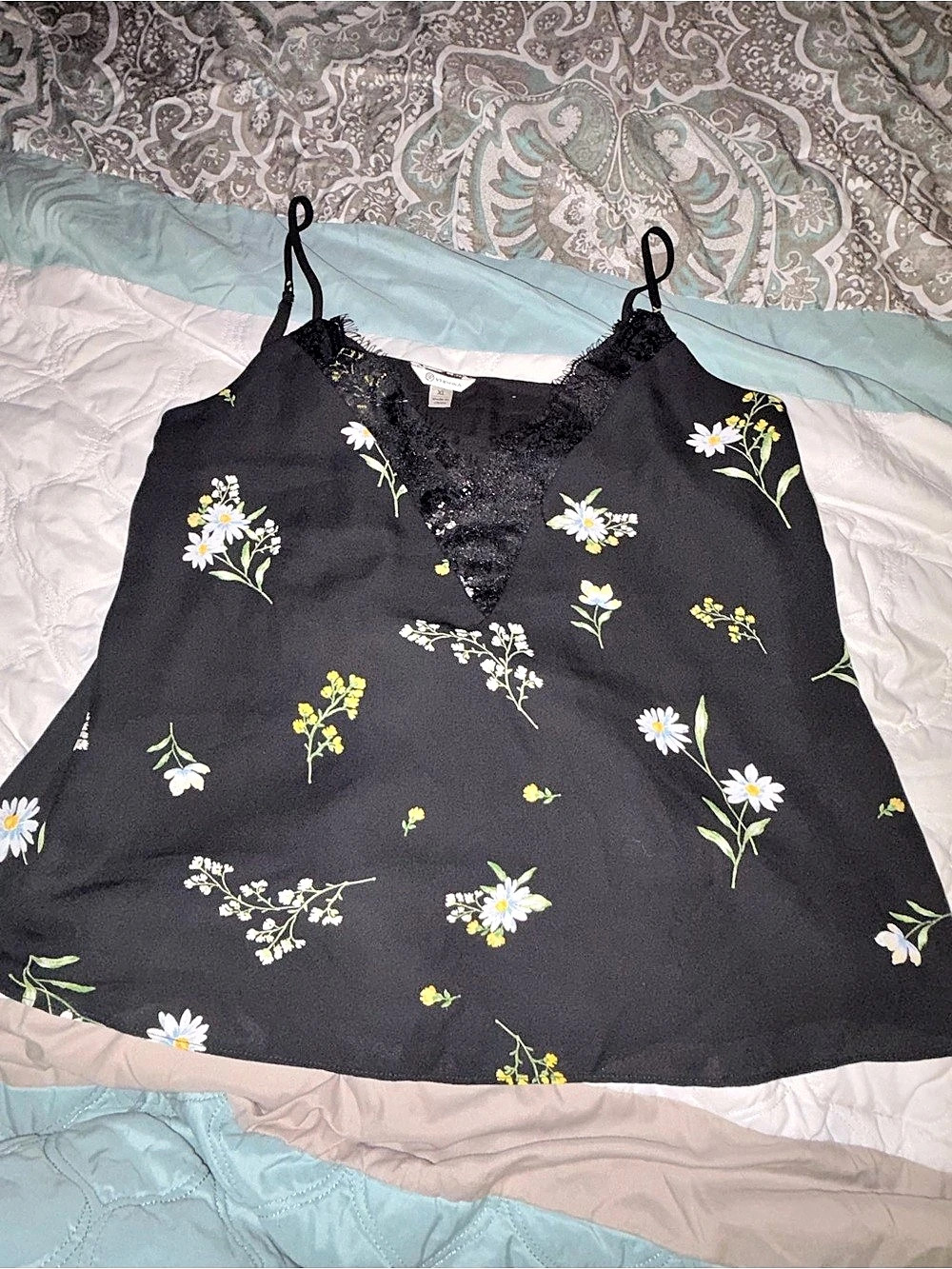 Versona Floral Lace Trim Camisole in Black XL Like New